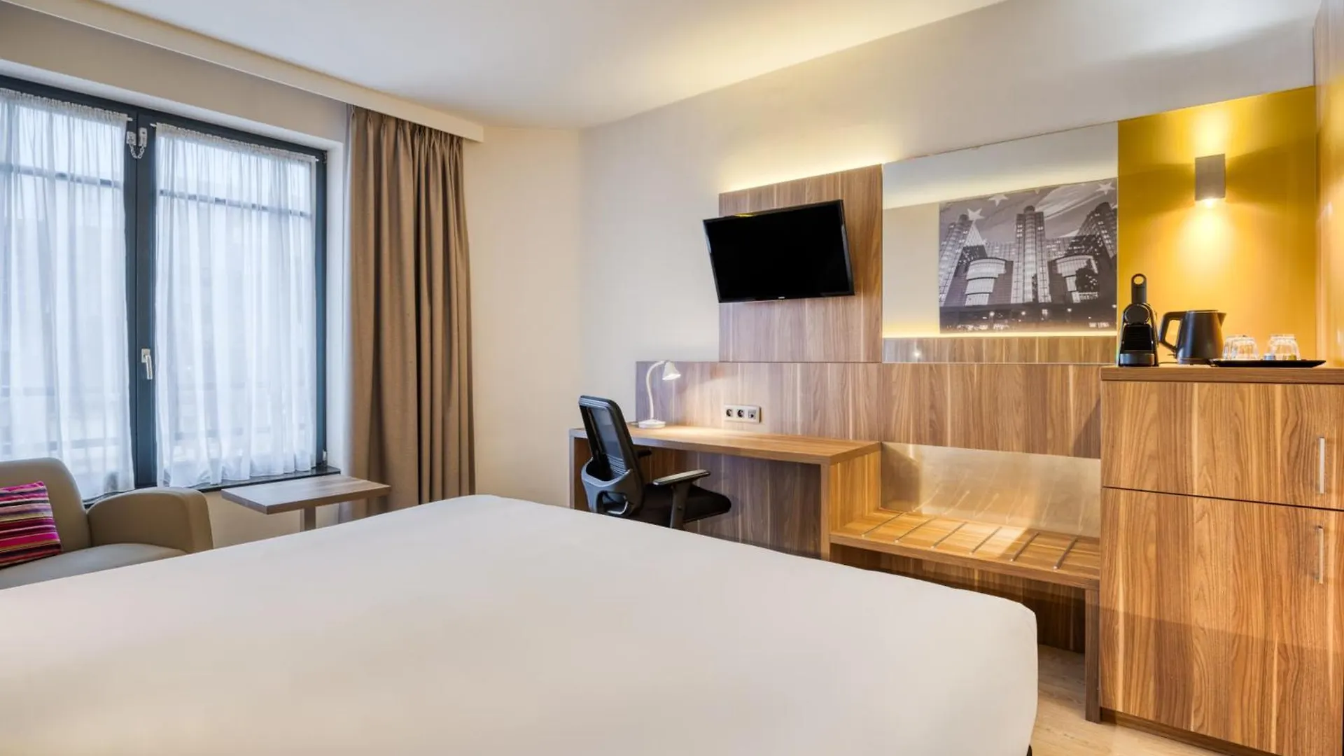 Holiday Inn Brussels Schuman By Ihg 4*,