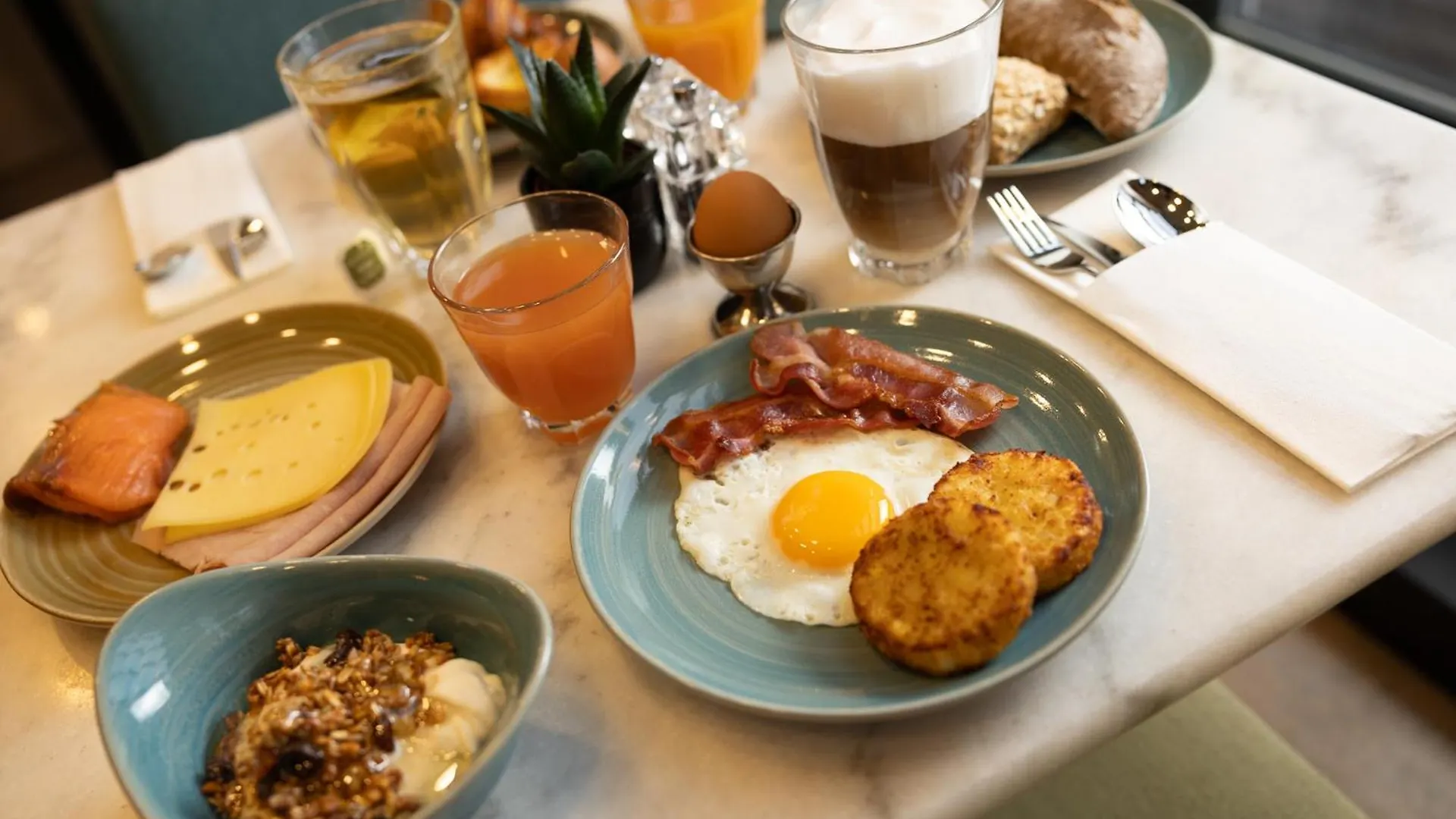 **** Szálloda Holiday Inn Brussels Schuman By Ihg Belgium